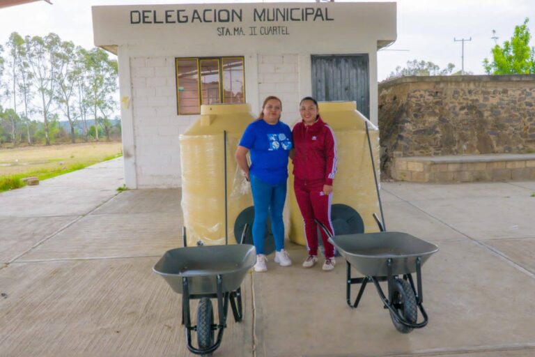 la presidenta municipal de Aculco, Valeria Cruz Olvera, encabezó la entrega de apoyos para infraestructura en la comunidad de Santa María Segundo Cuartel